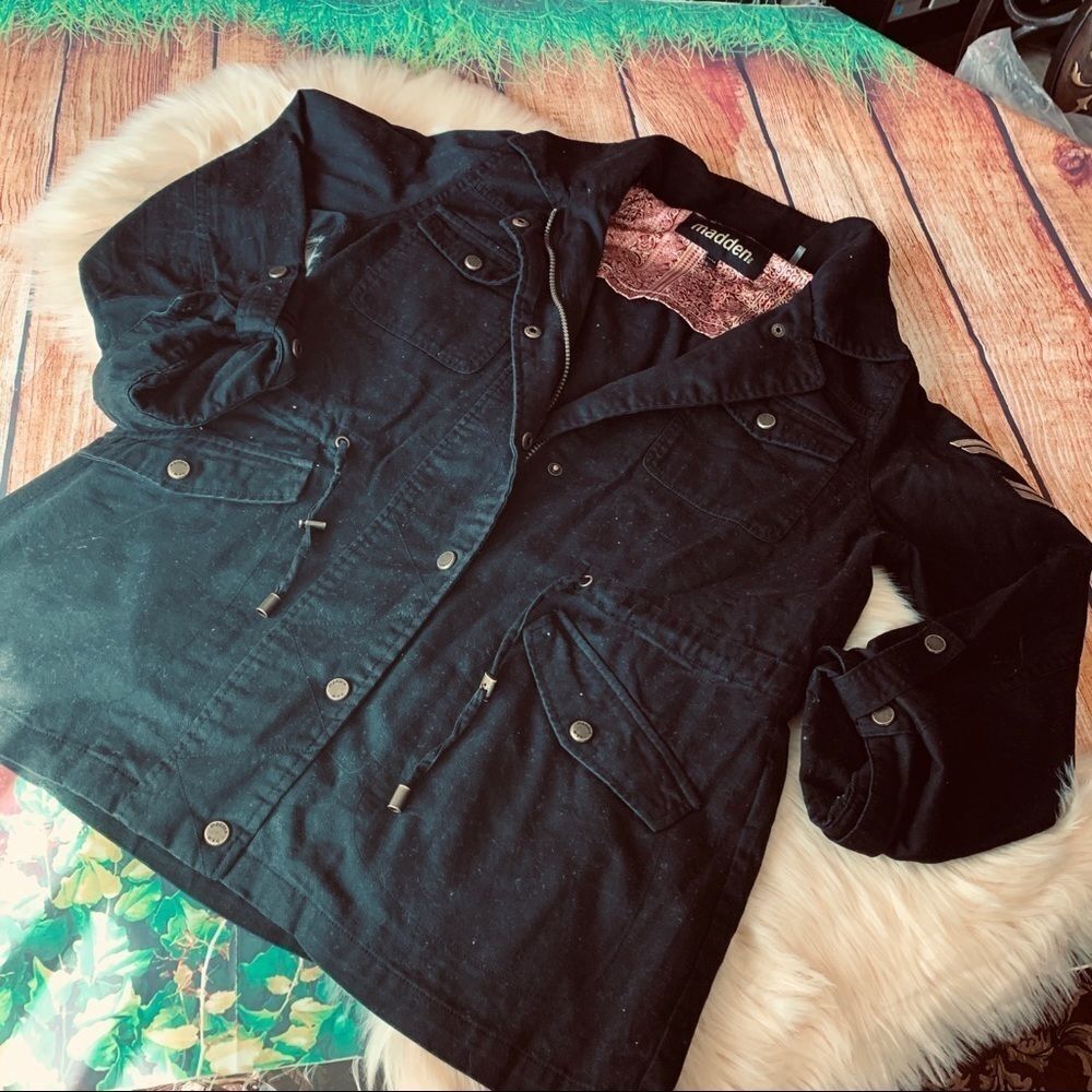 MADDEN WOMEN BLACK JACKET SIZE MEDUIM